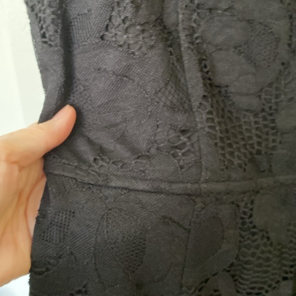 Sans Souci lace dress - Picture 5 of 8